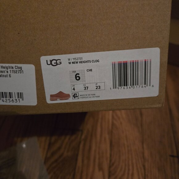 UGG New Heights Clog 6 - Picture 6 of 7